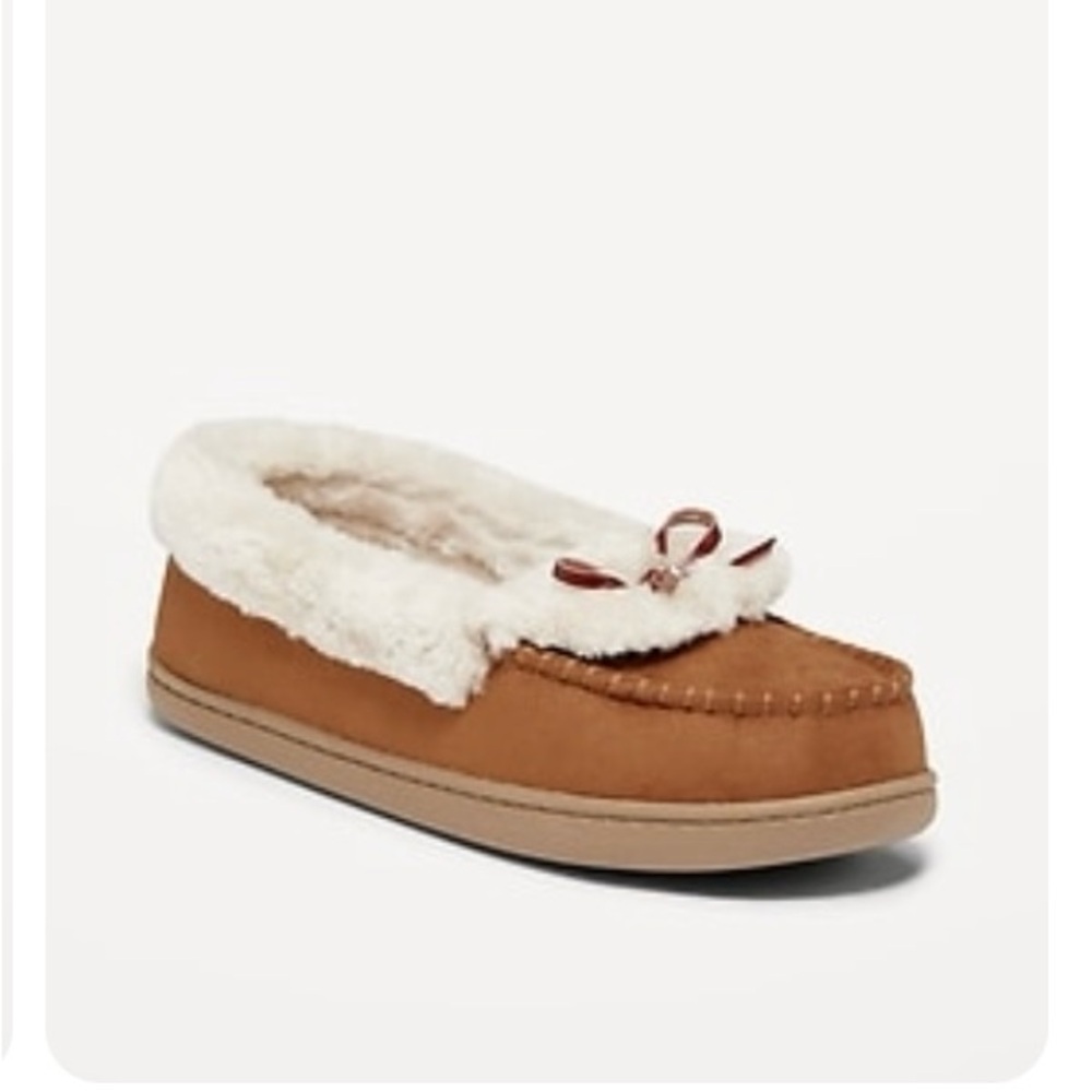 NEW, Old Navy Sherpa Moccasins 
Size 7, Tan